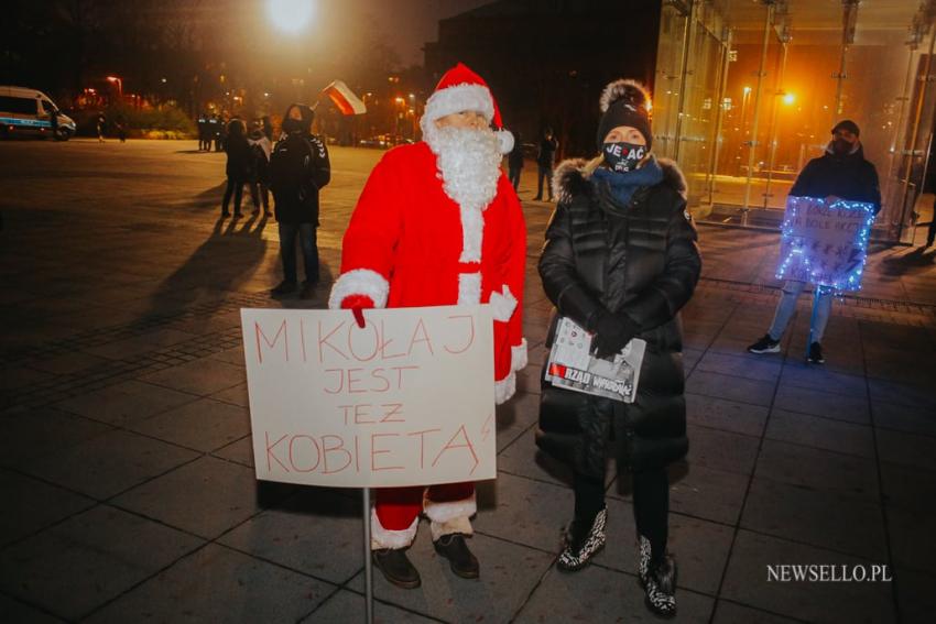 Strajk Kobiet: Stan wojny z kobietami - manifestacja we Wrocławiu