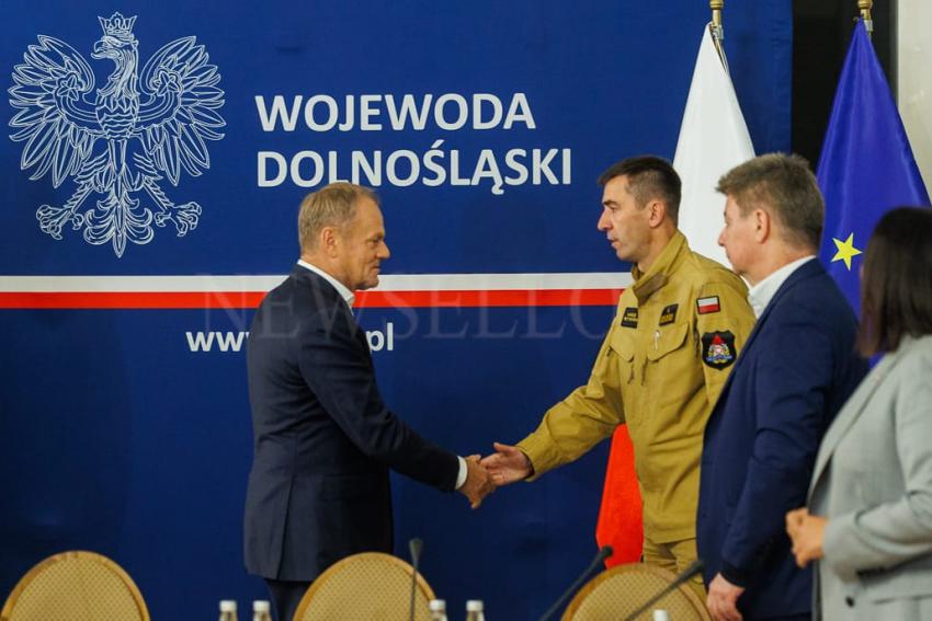 Premier Donald Tusk w sztabie kryzysowym we Wrocławiu