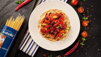 Spaghetti chorizo w pomidorach