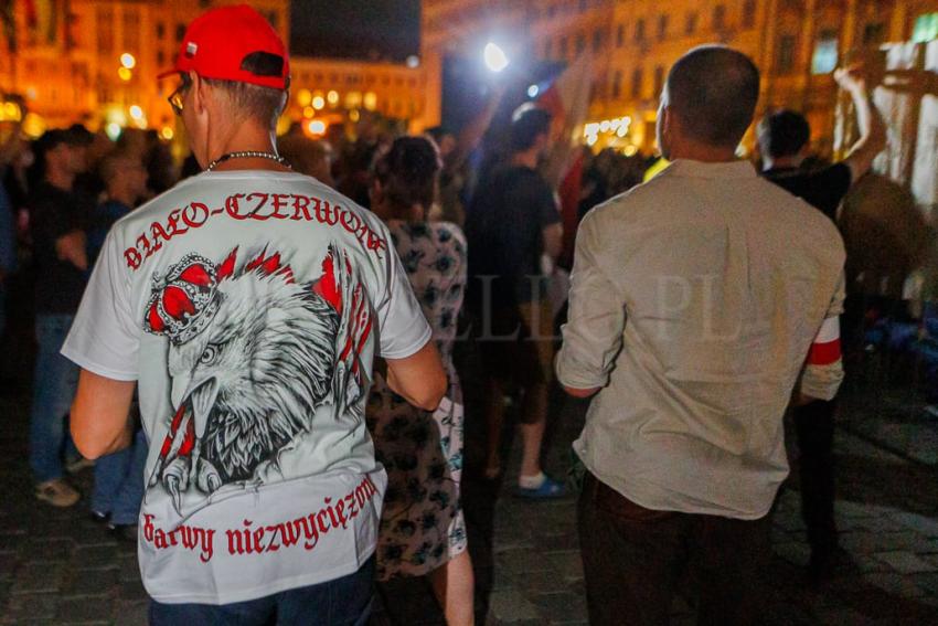 Pokaz filmu “Zielona Granica” we Wrocławiu zakłócony przez manifestację narodowców