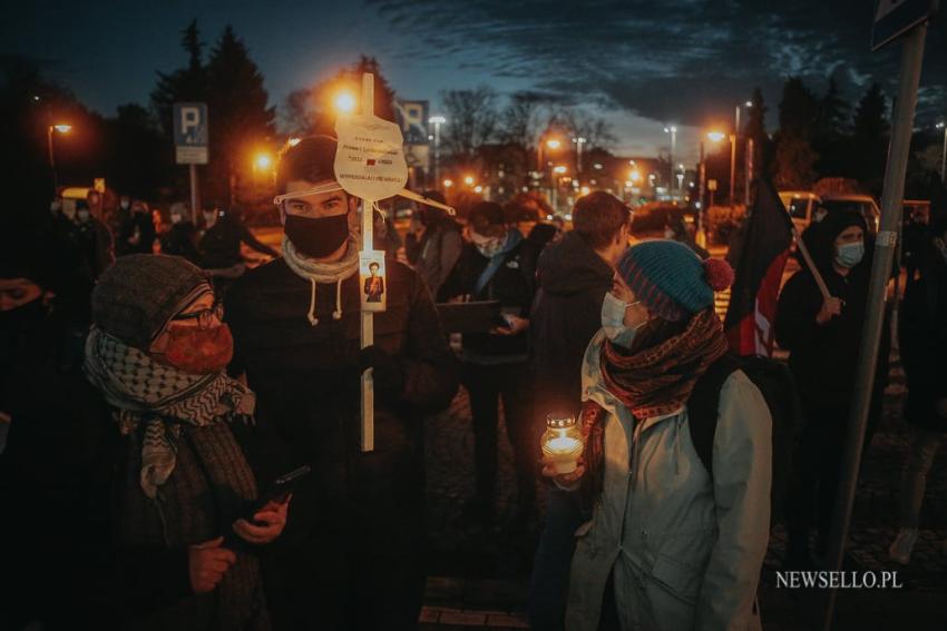 Strajk Kobiet: Marsz tysiąca zniczy po bezpieczną aborcję i przeciw władzy we Wrocławiu