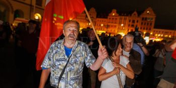 Pokaz filmu “Zielona Granica” we Wrocławiu zakłócony przez manifestację narodowców