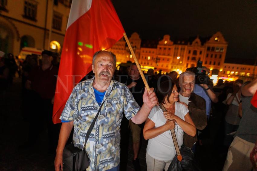 Pokaz filmu “Zielona Granica” we Wrocławiu zakłócony przez manifestację narodowców