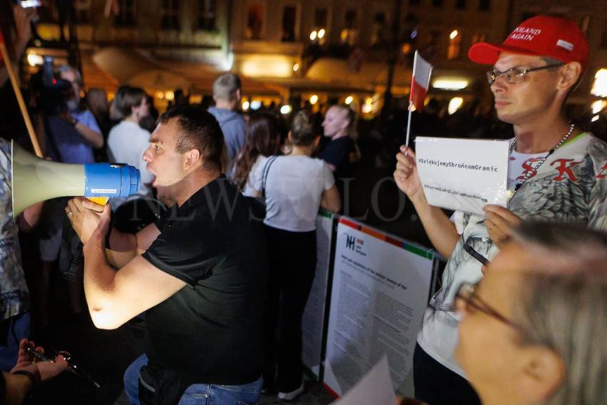 Pokaz filmu “Zielona Granica” we Wrocławiu zakłócony przez manifestację narodowców