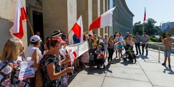 W obronie polskiej szkoły - demonstracja we Wrocławiu