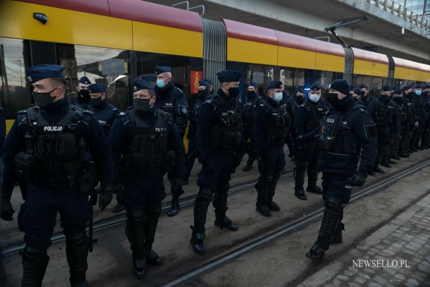 Dzień kobiet bez kompromisów - manifestacja w Warszawie