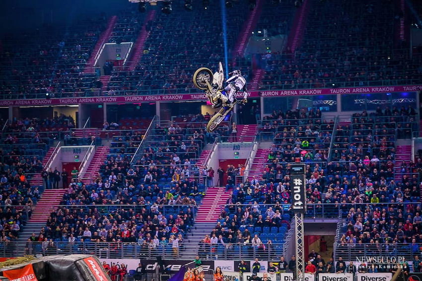 Diverse Night of the Jumps