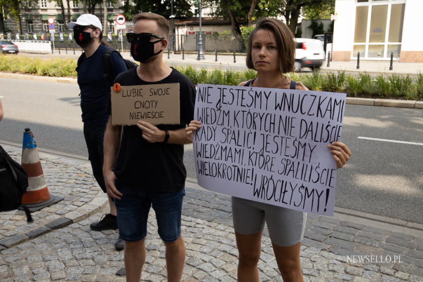 Gruntujemy Cnoty Niewieście - manifestacja w Warszawie