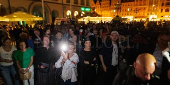 Pokaz filmu “Zielona Granica” we Wrocławiu zakłócony przez manifestację narodowców