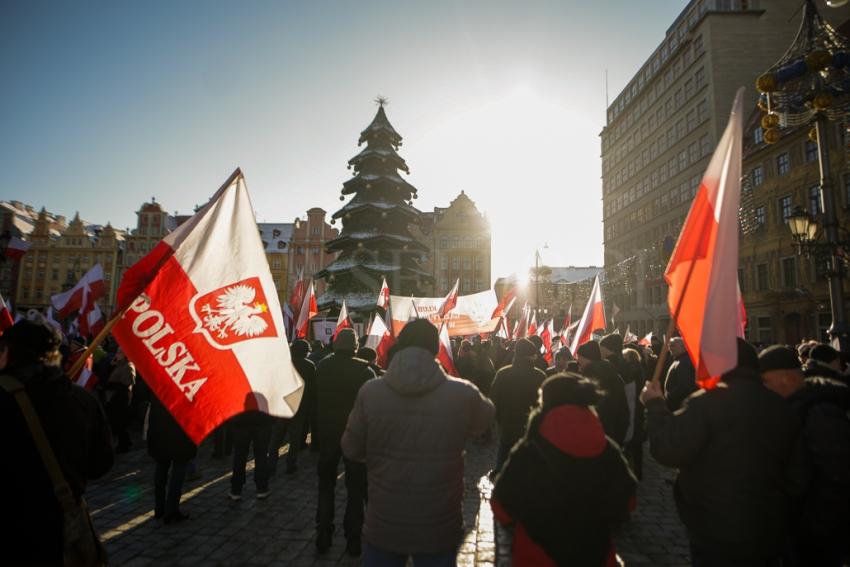 "Protest Wolnych Polaków" na rynku we Wrocławiu. Fot: Krzysztof Zatycki/newsello.pl