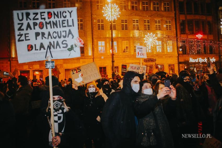 Strajk Kobiet 2021: NIE dla pseudo wyroku - manifestacja we Wrocławiu