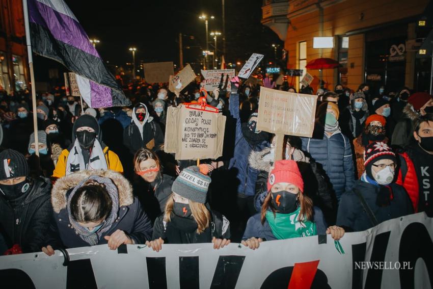 Strajk Kobiet 2021: NIE dla pseudo wyroku - manifestacja we Wrocławiu