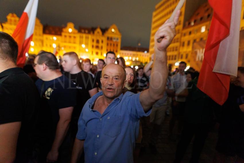 Pokaz filmu “Zielona Granica” we Wrocławiu zakłócony przez manifestację narodowców