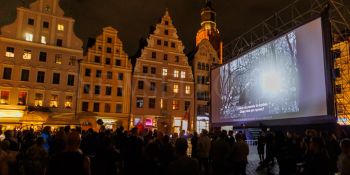 Pokaz filmu “Zielona Granica” we Wrocławiu zakłócony przez manifestację narodowców