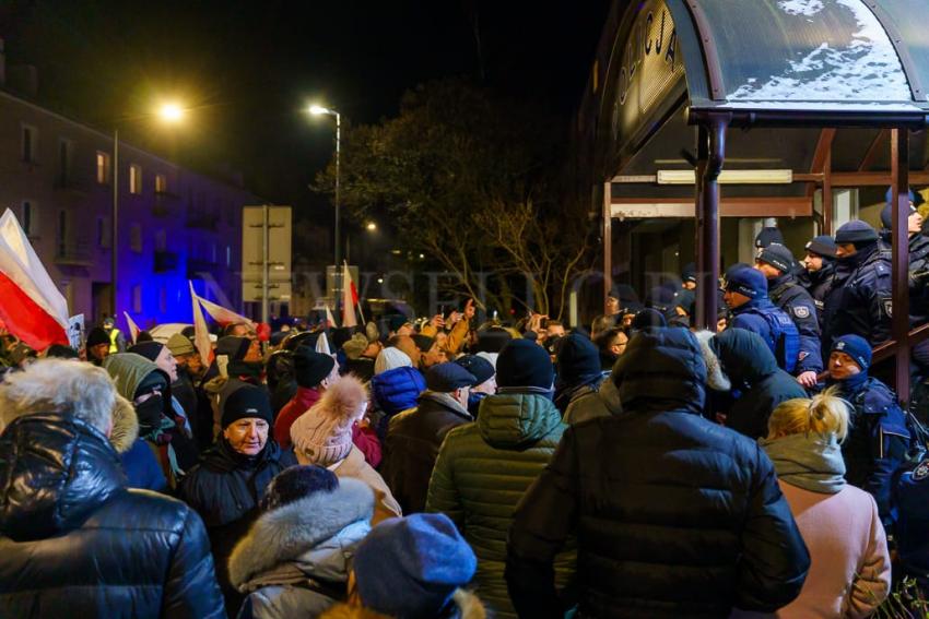 Protest po zatrzymaniu polityków PIS