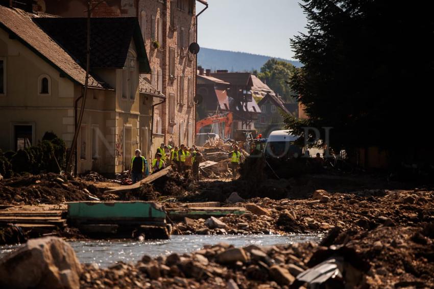 Stronie Śląskie w ruinach: skutki niszczycielskiej powodzi