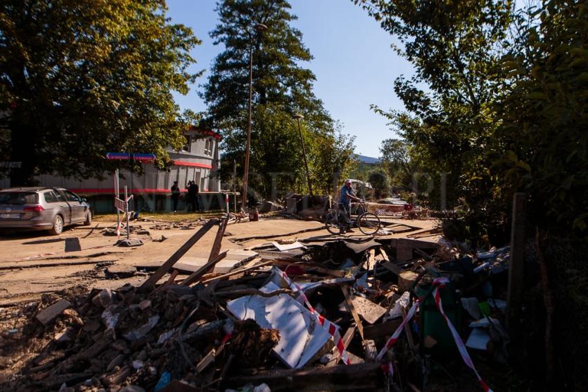 Stronie Śląskie w ruinach: skutki niszczycielskiej powodzi