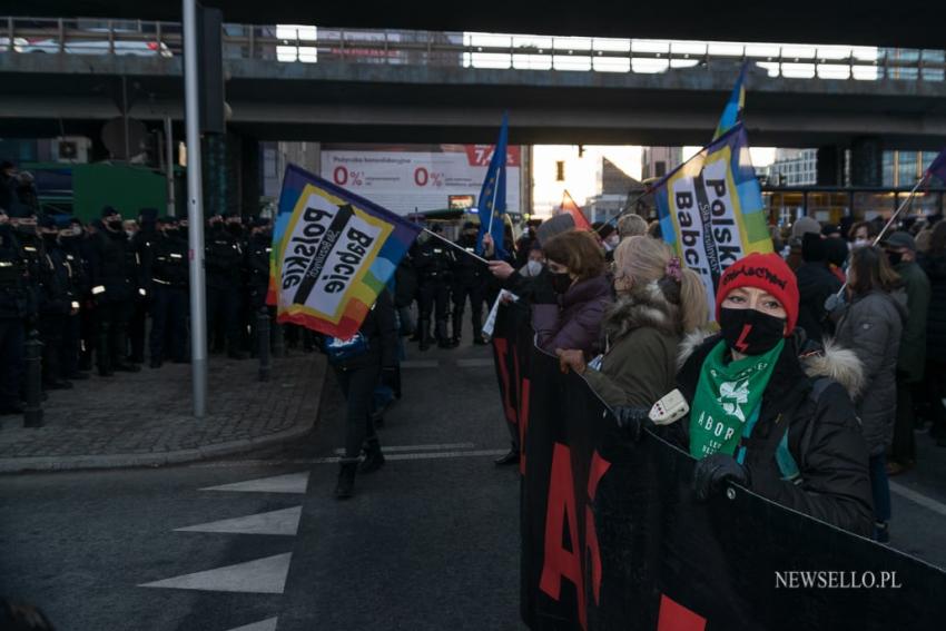 Dzień kobiet bez kompromisów - manifestacja w Warszawie