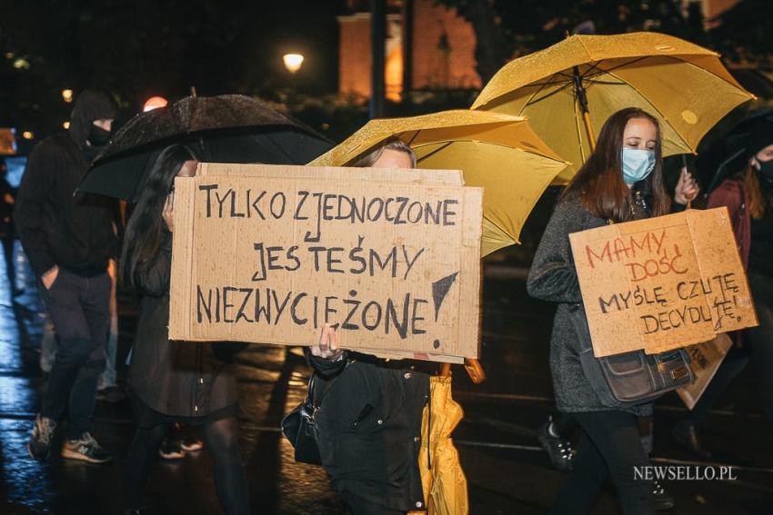 Strajk Kobiet: Tylko zjednoczone jesteśmy niezwyciężone - manifestacja w Krakowie