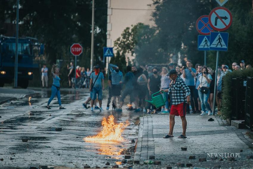 Zamieszki przed komendą policji w Lubinie