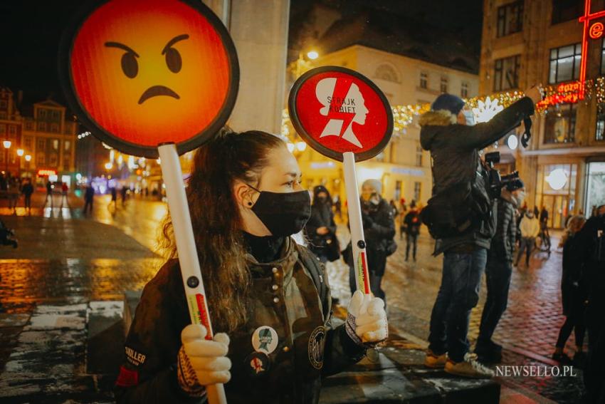 Strajk Kobiet 2021: NIE dla pseudo wyroku - manifestacja we Wrocławiu