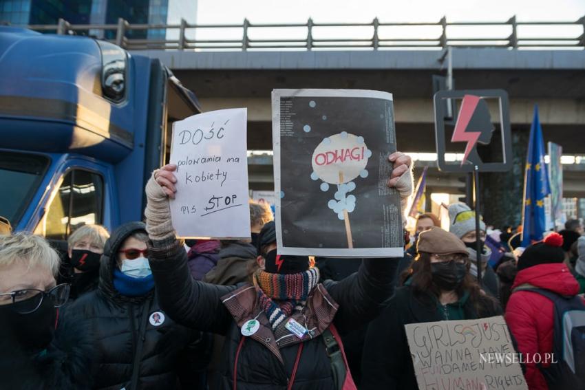 Dzień kobiet bez kompromisów - manifestacja w Warszawie