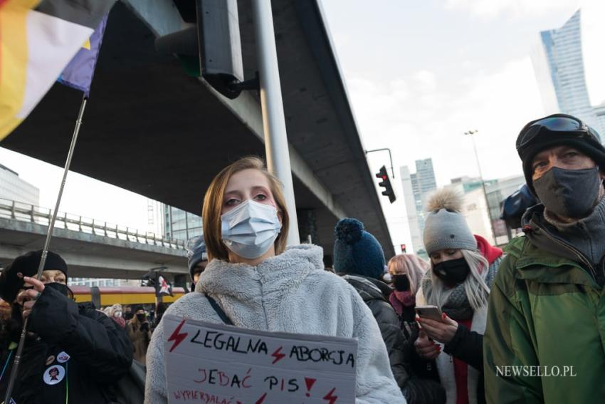 Dzień kobiet bez kompromisów - manifestacja w Warszawie