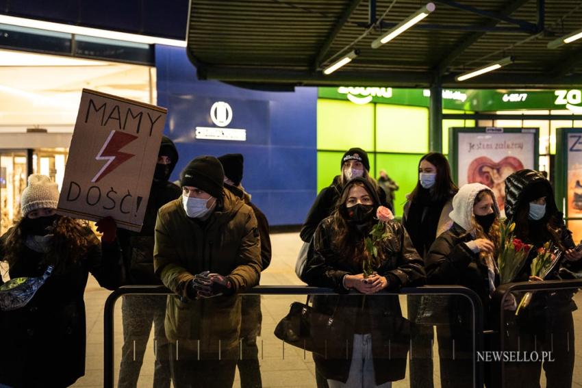 Dzień kobiet bez kompromisów - manifestacja w Warszawie