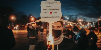 Strajk Kobiet: Marsz tysiąca zniczy po bezpieczną aborcję i przeciw władzy we Wrocławiu