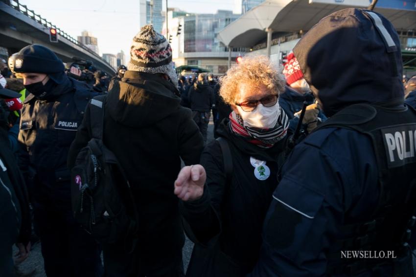 Dzień kobiet bez kompromisów - manifestacja w Warszawie