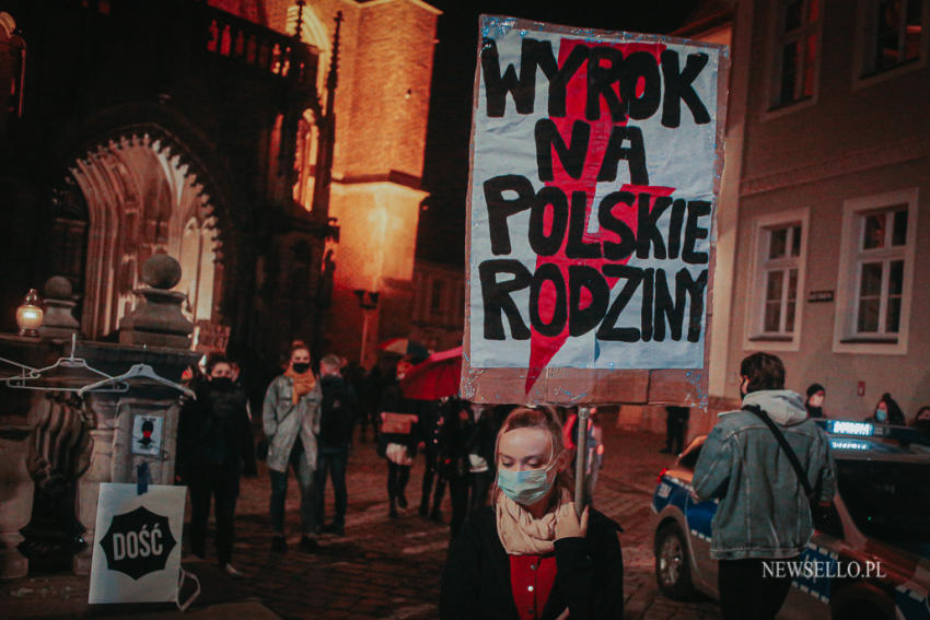 Strajk Kobiet: Noc wieszaka - manifestacja we Wrocławiu