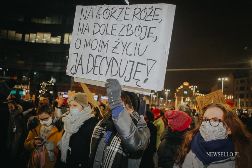 Strajk Kobiet 2021: NIE dla pseudo wyroku - manifestacja we Wrocławiu