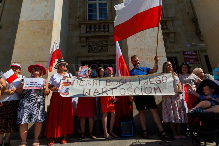 W obronie polskiej szkoły - demonstracja we Wrocławiu