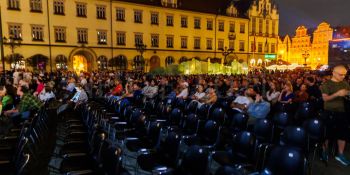 Pokaz filmu “Zielona Granica” we Wrocławiu zakłócony przez manifestację narodowców