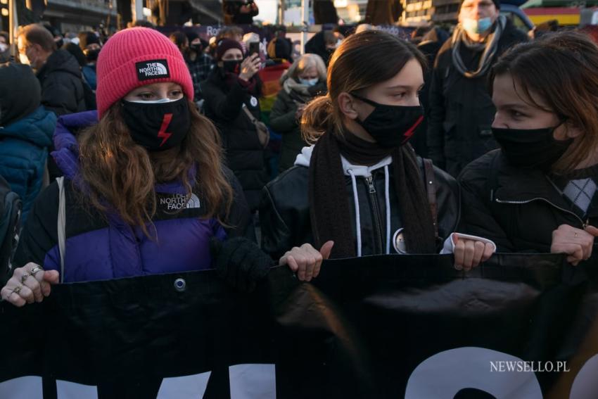 Dzień kobiet bez kompromisów - manifestacja w Warszawie