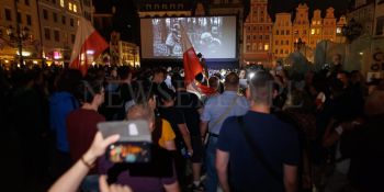 Pokaz filmu “Zielona Granica” we Wrocławiu zakłócony przez manifestację narodowców