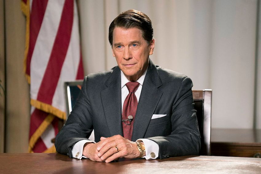 Tim Matheson jako Ronald Reagan