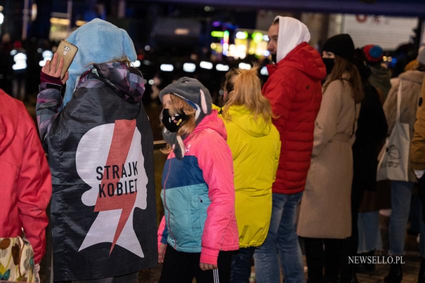 Dzień kobiet bez kompromisów - manifestacja w Warszawie