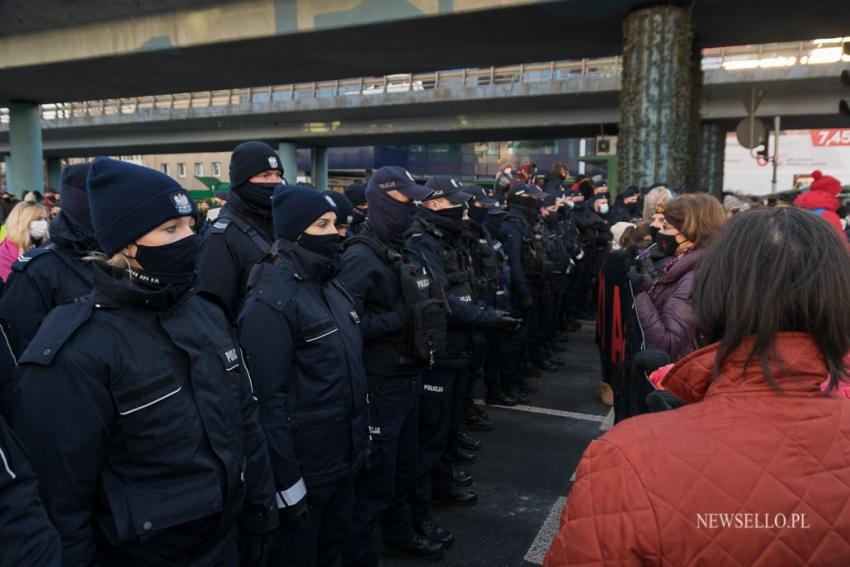 Dzień kobiet bez kompromisów - manifestacja w Warszawie