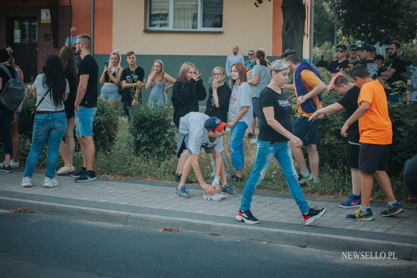 Zamieszki przed komendą policji w Lubinie