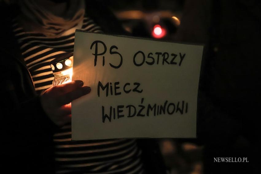 Strajk Kobiet: Marsz tysiąca zniczy po bezpieczną aborcję i przeciw władzy we Wrocławiu