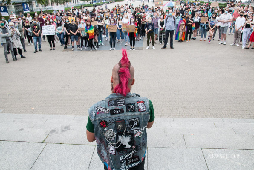 Protest przeciwko "Karcie Nienawiści" w Poznaniu