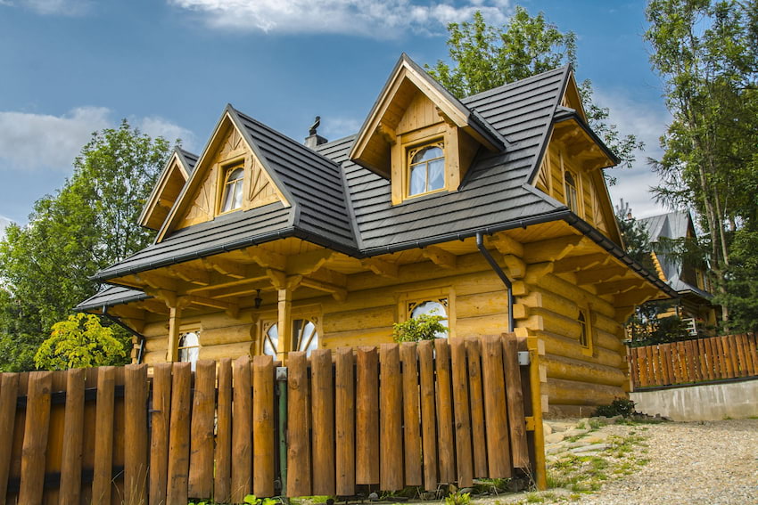 Nowoczesny dom drewniany. Jaki dach wybrać?