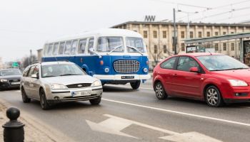 Kultowe autobusy PRL-u na ulicach Warszawy! O co chodzi? [fot. materiały prasowe]