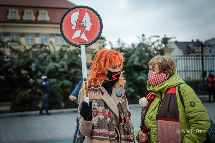 Strajk Kobiet: Patriarchat Wyp..ać  - manifa we Wrocławiu