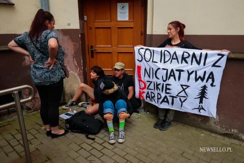 Protest ekologów pod siedzibą regionalnej Dyrekcji Lasów Państwowych we Wrocławiu