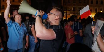 Pokaz filmu “Zielona Granica” we Wrocławiu zakłócony przez manifestację narodowców