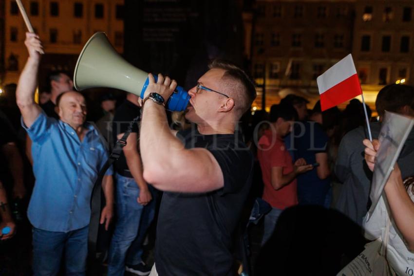 Pokaz filmu “Zielona Granica” we Wrocławiu zakłócony przez manifestację narodowców