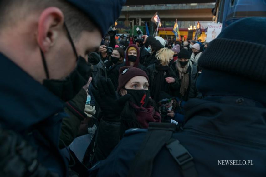 Dzień kobiet bez kompromisów - manifestacja w Warszawie