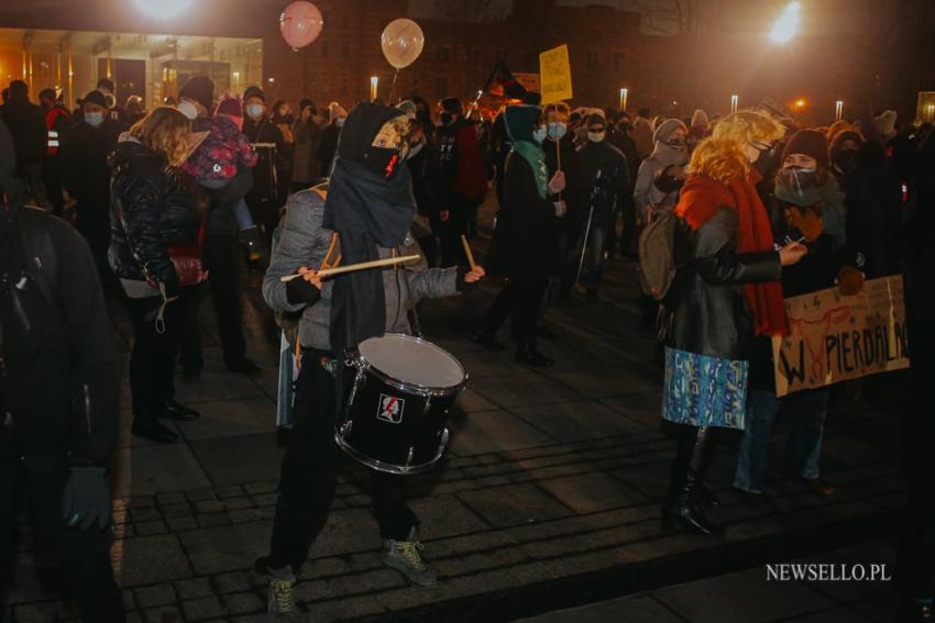 Strajk Kobiet: Stan wojny z kobietami - manifestacja we Wrocławiu